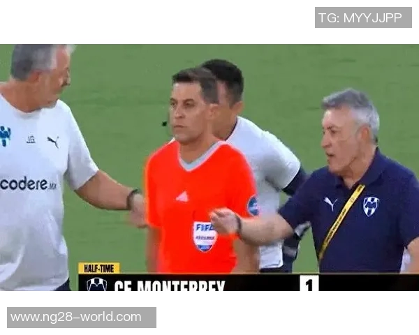 曼联狂胜国米6-2帽子戏法引发争议判罚全场沸腾